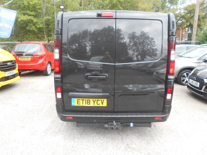 Renault Trafic 2018 Sl27 Sport Nav Black #4