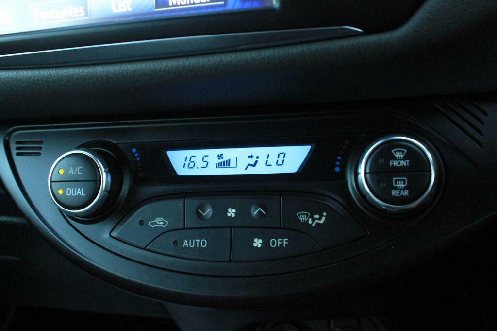 Toyota Yaris 1.5 Vvt-i Design Hatchback Euro Red #19