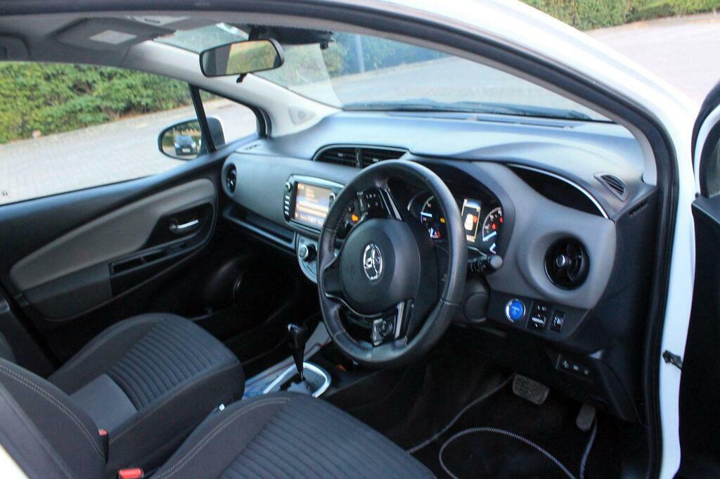 Toyota Yaris 1.5 Vvt-i Design Hatchback Euro Red #9