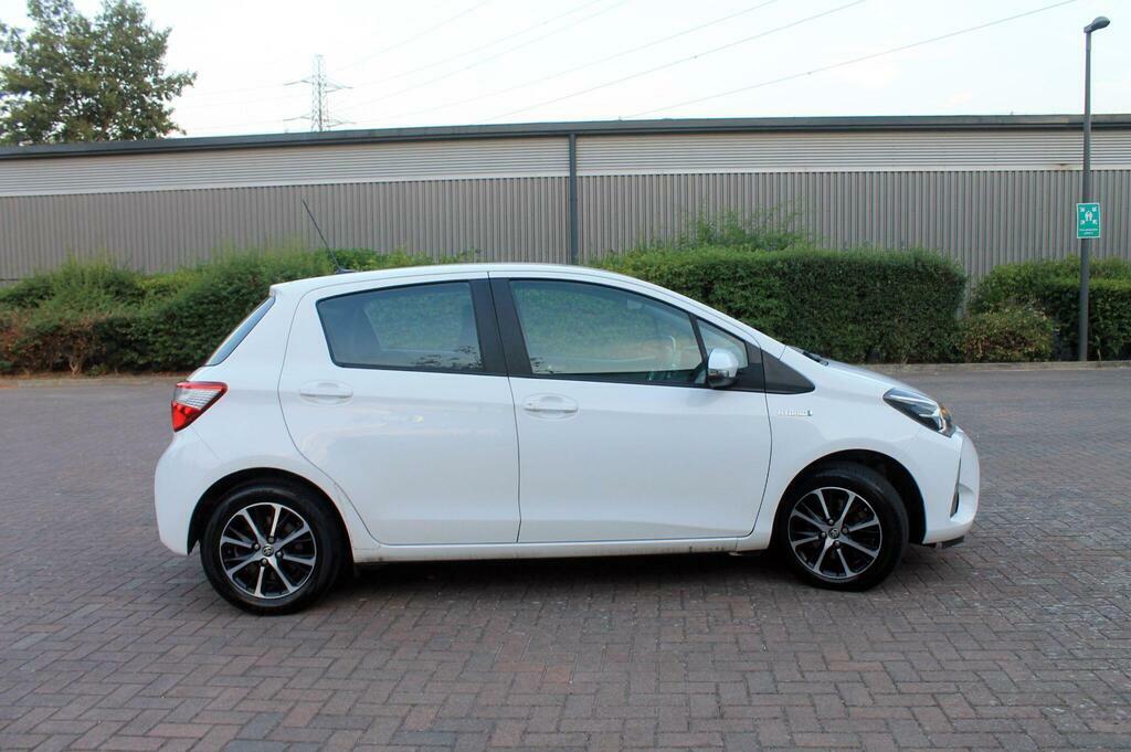 Toyota Yaris 1.5 Vvt-i Design Hatchback Euro Red #1