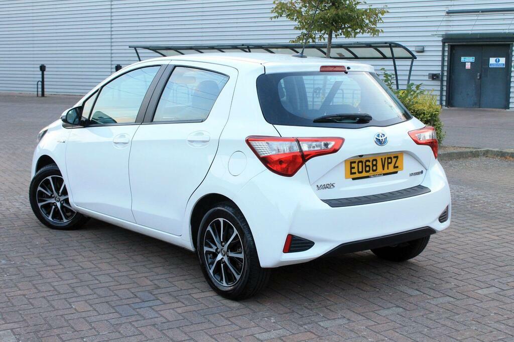 Toyota Yaris 1.5 Vvt-i Design Hatchback Euro Red #5
