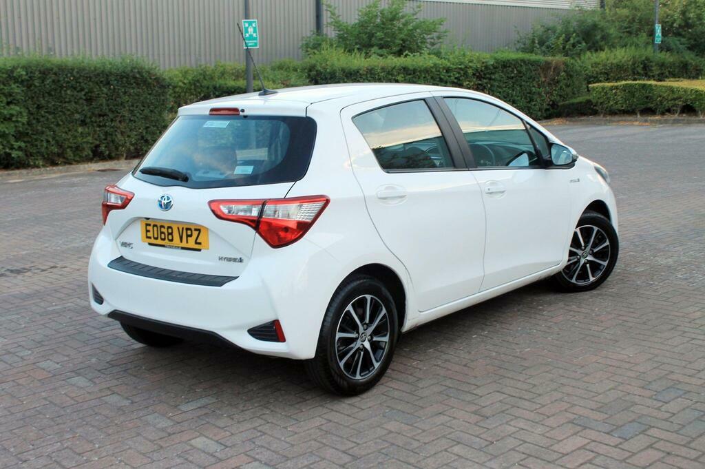 Toyota Yaris 1.5 Vvt-i Design Hatchback Euro Red #29