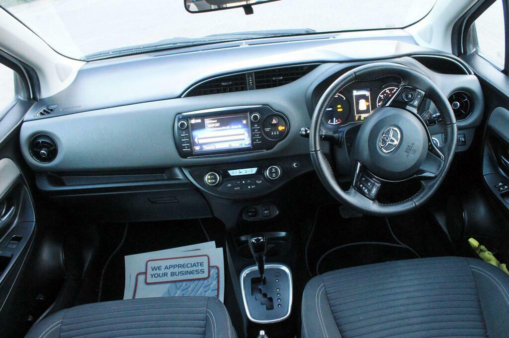 Toyota Yaris 1.5 Vvt-i Design Hatchback Euro Red #2