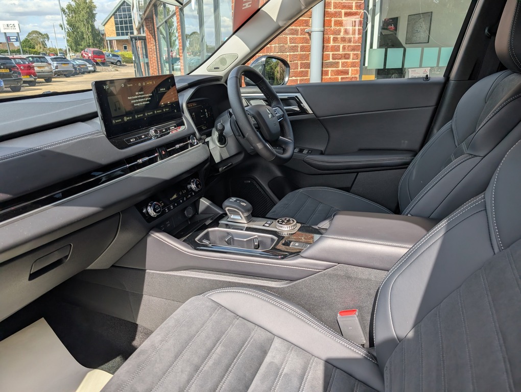 Mitsubishi Outlander Nativa Phev  #2