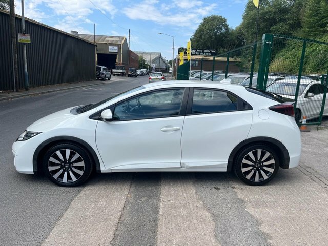 Honda Civic 2015 1.8 I-vtec Se Plus Hatchback Manua White #3