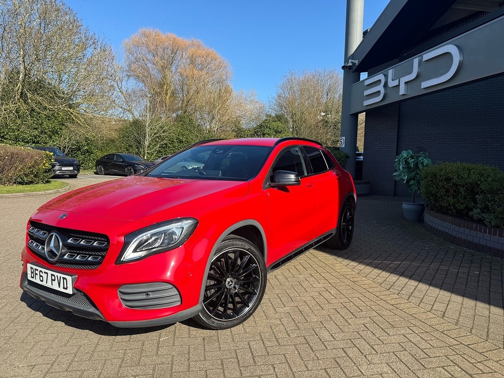Mercedes-Benz GLA Class Gla220d Amg Line Red #4