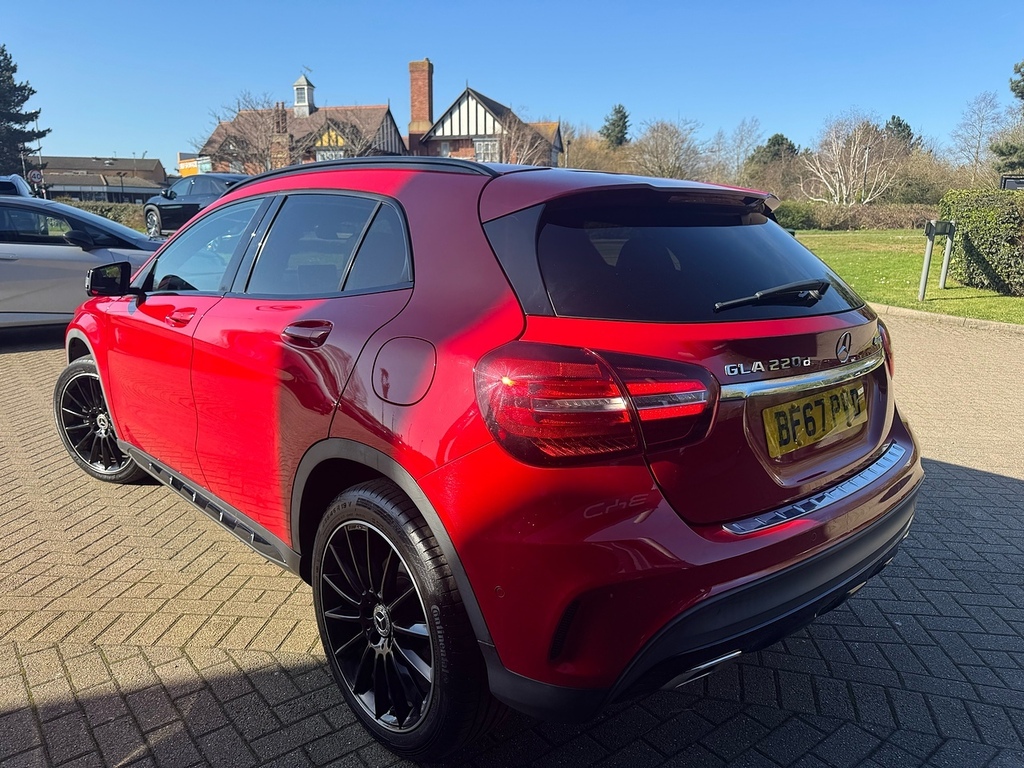 Mercedes-Benz GLA Class Gla220d Amg Line Red #2