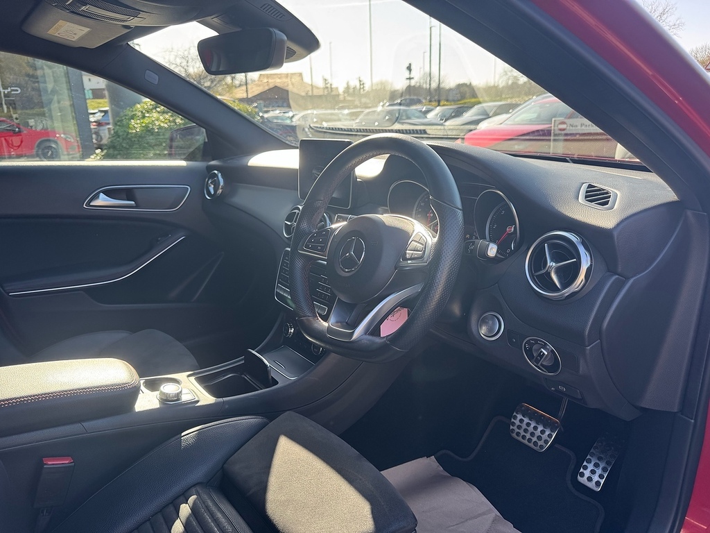 Mercedes-Benz GLA Class Mercedes-benz Gla 200D 2.1 Sport Executive Aut White #9