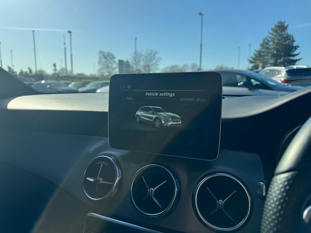 Mercedes-Benz GLA Class Mercedes-benz Gla 200D 2.1 Sport Executive Aut White #22