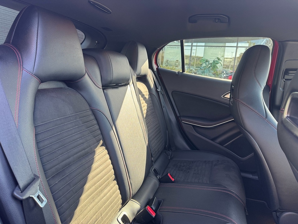Mercedes-Benz GLA Class Mercedes-benz Gla 200D 2.1 Sport Executive Aut White #10