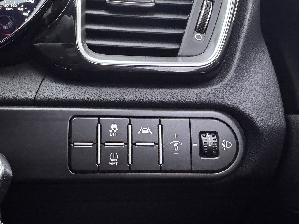 Kia Xceed 1.6 Gdi 8.9Kwh 3 Suv Plug In Hybrid Dct White #18