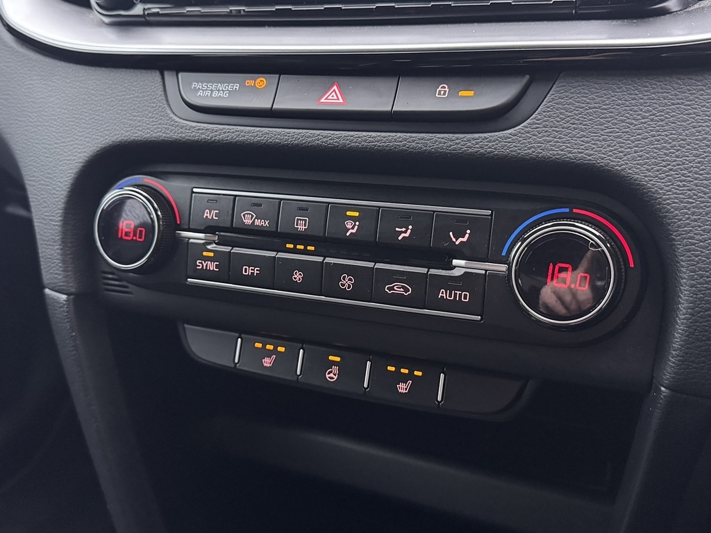 Kia Xceed 1.6 Gdi 8.9Kwh 3 Suv Plug In Hybrid Dct White #16