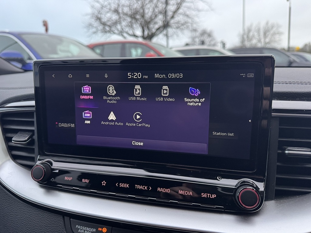 Kia Xceed 1.6 Gdi 8.9Kwh 3 Suv Plug In Hybrid Dct White #14