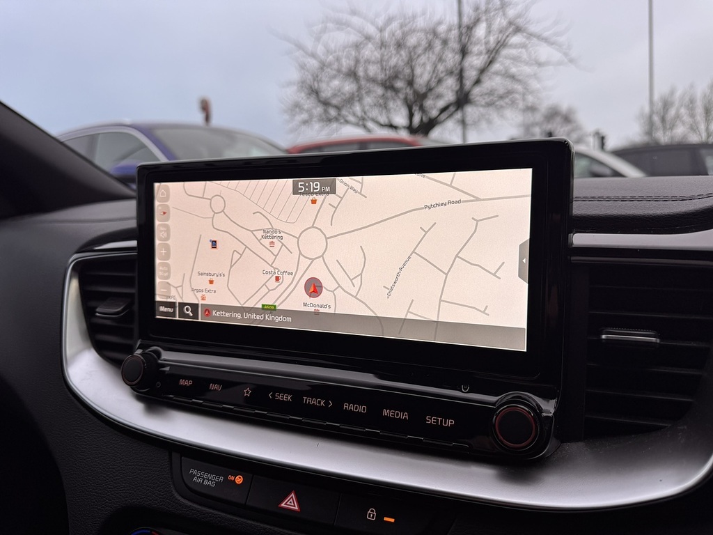 Kia Xceed 1.6 Gdi 8.9Kwh 3 Suv Plug In Hybrid Dct White #15