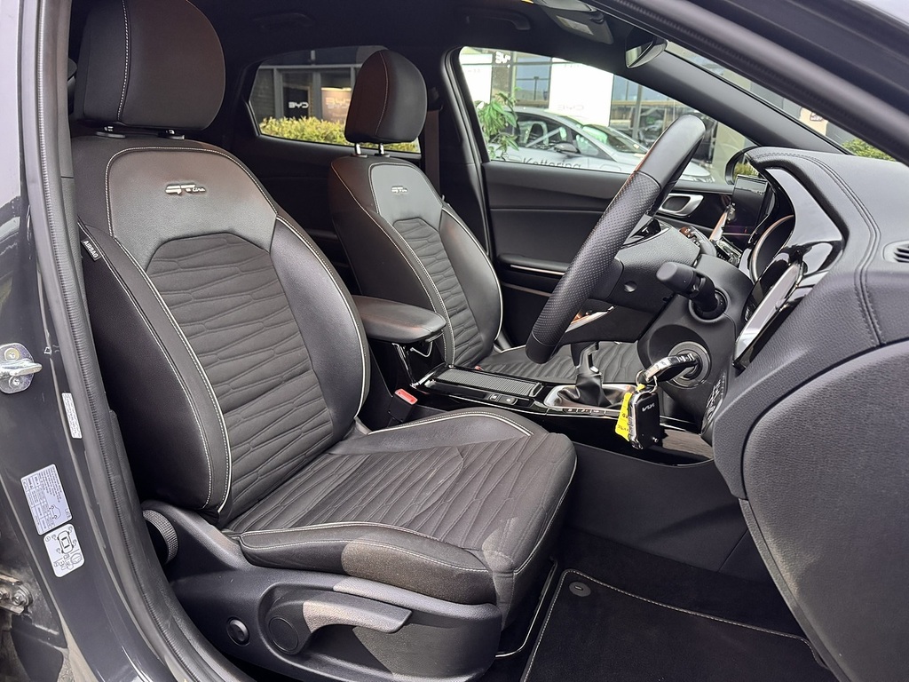 Kia Xceed 1.6 Gdi 8.9Kwh 3 Suv Plug In Hybrid Dct White #7