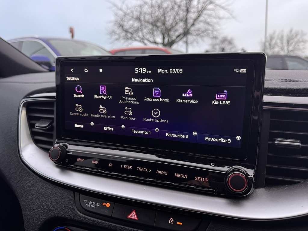 Kia Xceed 1.6 Gdi 8.9Kwh 3 Suv Plug In Hybrid Dct White #12