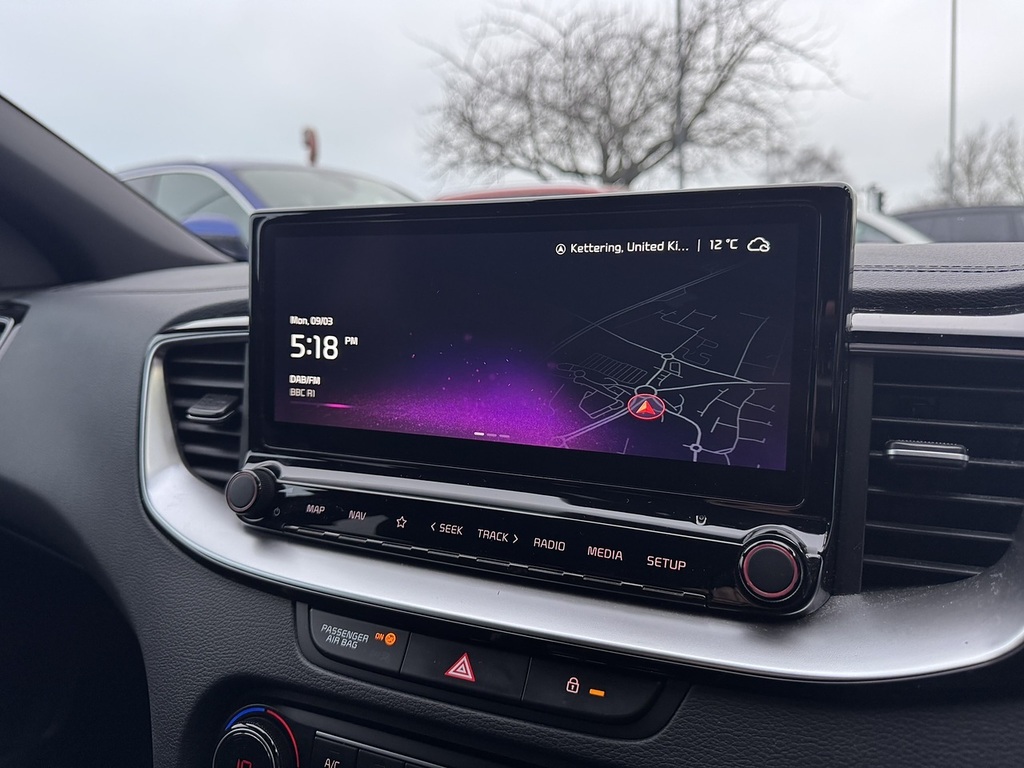 Kia Xceed 1.6 Gdi 8.9Kwh 3 Suv Plug In Hybrid Dct White #10