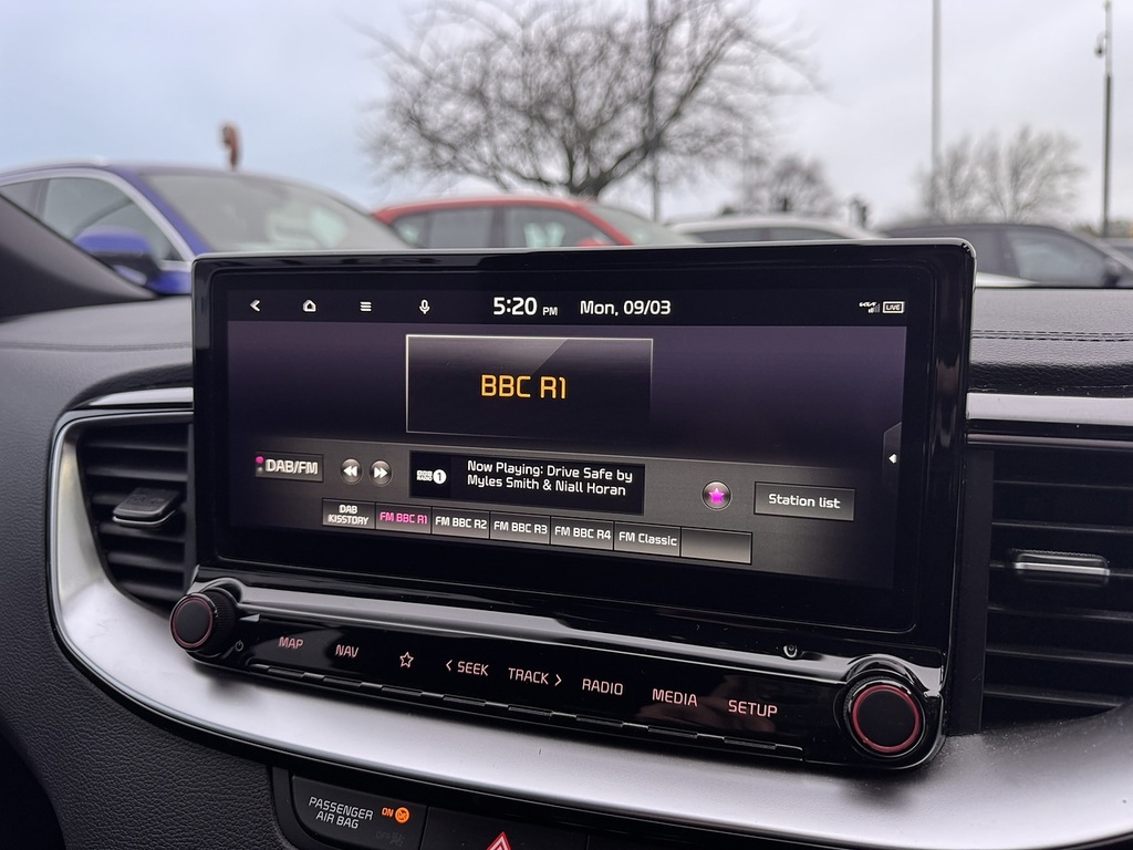 Kia Xceed 1.6 Gdi 8.9Kwh 3 Suv Plug In Hybrid Dct White #13