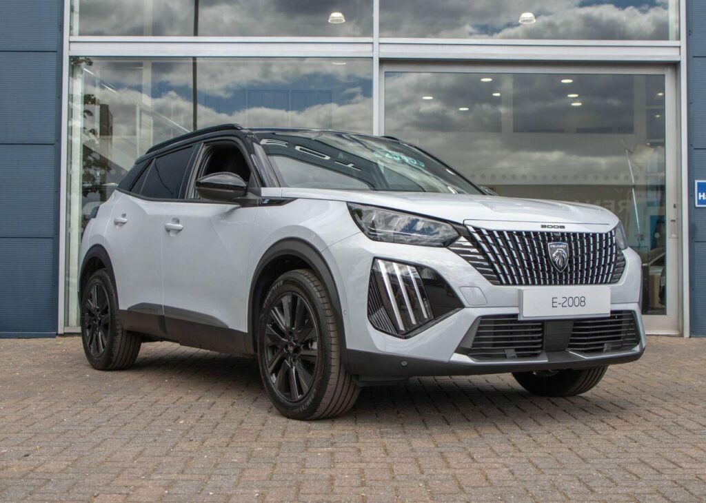 Peugeot e-2008 Suv White #5
