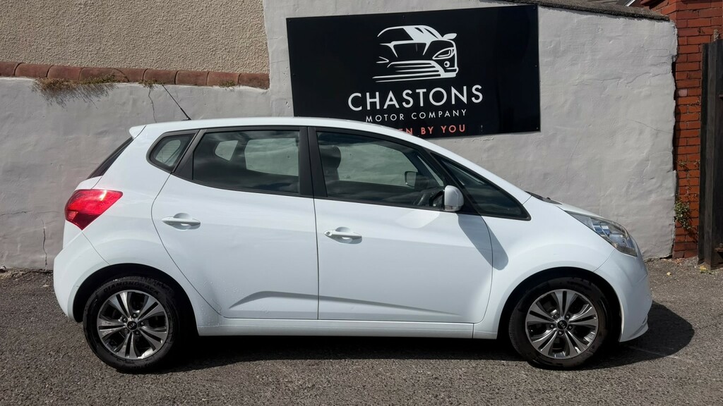 Kia Venga Mpv 2014 - 2020 White #2