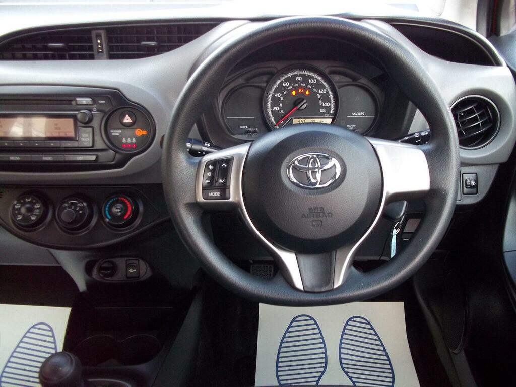 Toyota Yaris 1.0 Vvt-i Active Euro 6 Red #2