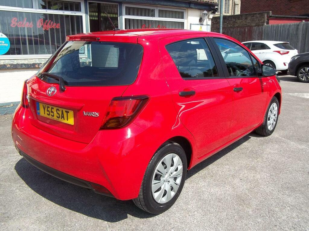 Toyota Yaris 1.0 Vvt-i Active Euro 6 Red #4