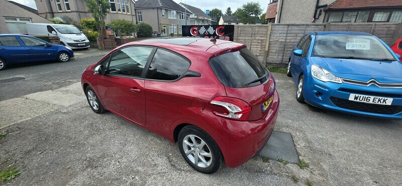 Peugeot 208 Style 20 A Year Red #6