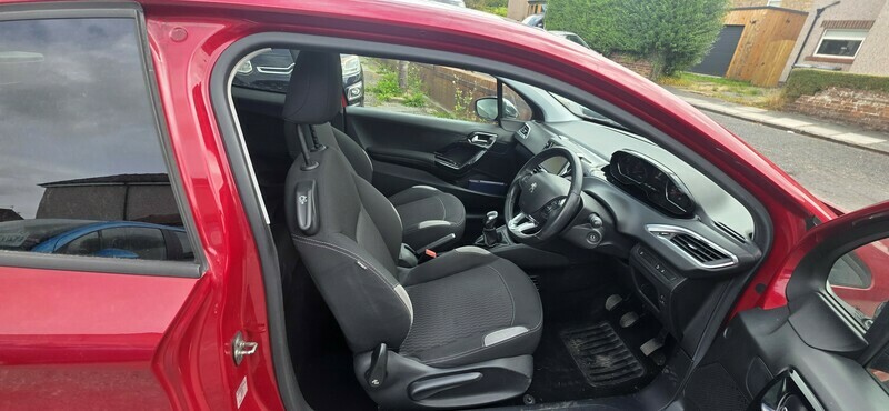 Peugeot 208 1.6 Bluehdi Feline Hatchback Eur #10