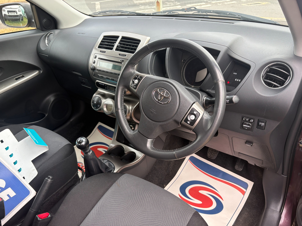 Toyota Urban Cruiser D-4d Silver #7