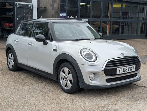 Mini Hatch 1.5 Cooper Classic YL68FKV Silver