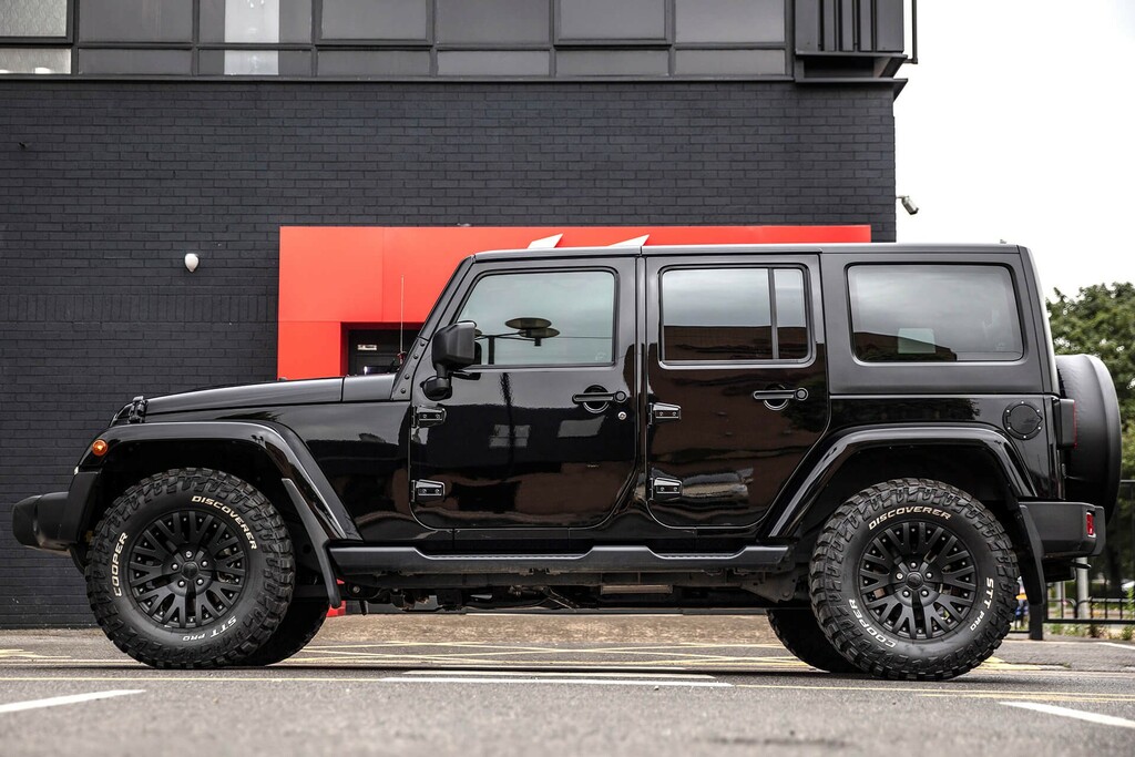 Jeep Wrangler Wrangler 4-Door Sahara 3.6 V6 Black #4