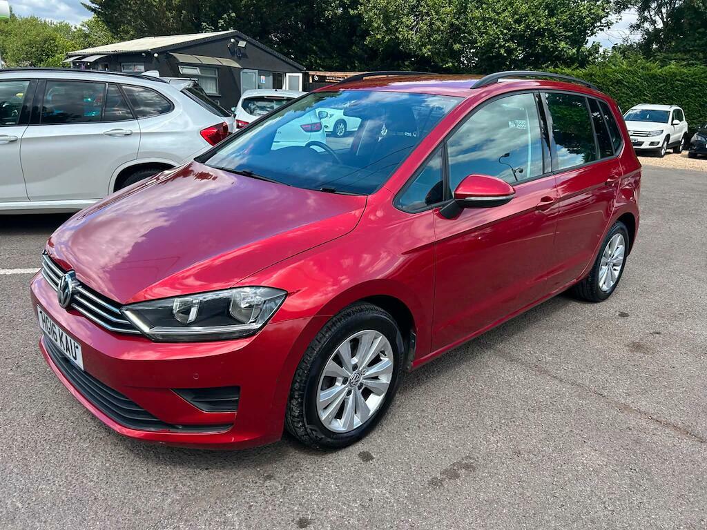 Volkswagen Golf SV Se Red #5