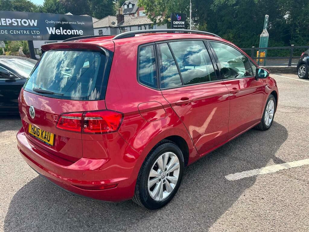 Volkswagen Golf SV Se Red #2