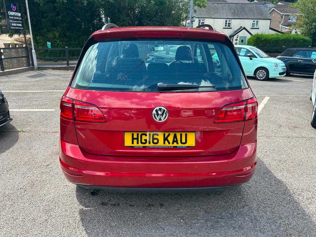 Volkswagen Golf SV Se Red #3