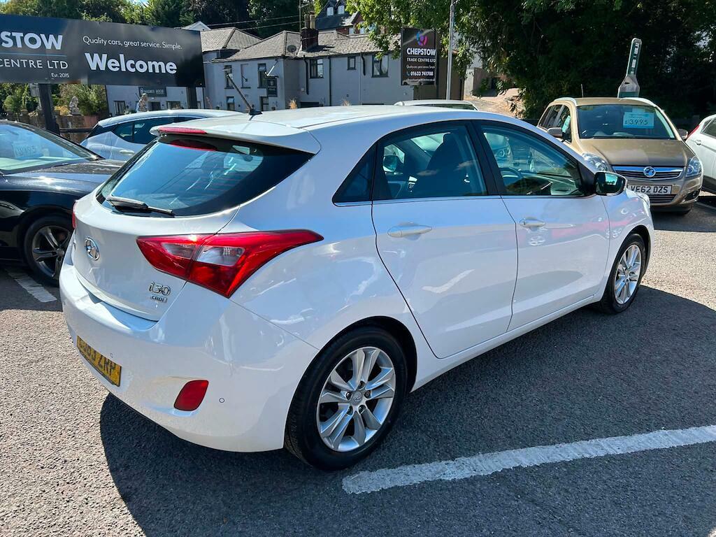 Hyundai I30 1.6 Crdi Style Euro 5 EJ63ZRP White #2