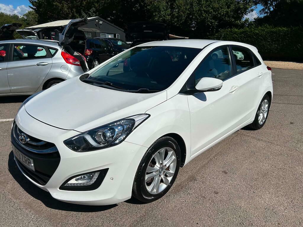 Hyundai I30 1.6 Crdi Style Euro 5 EJ63ZRP White #5