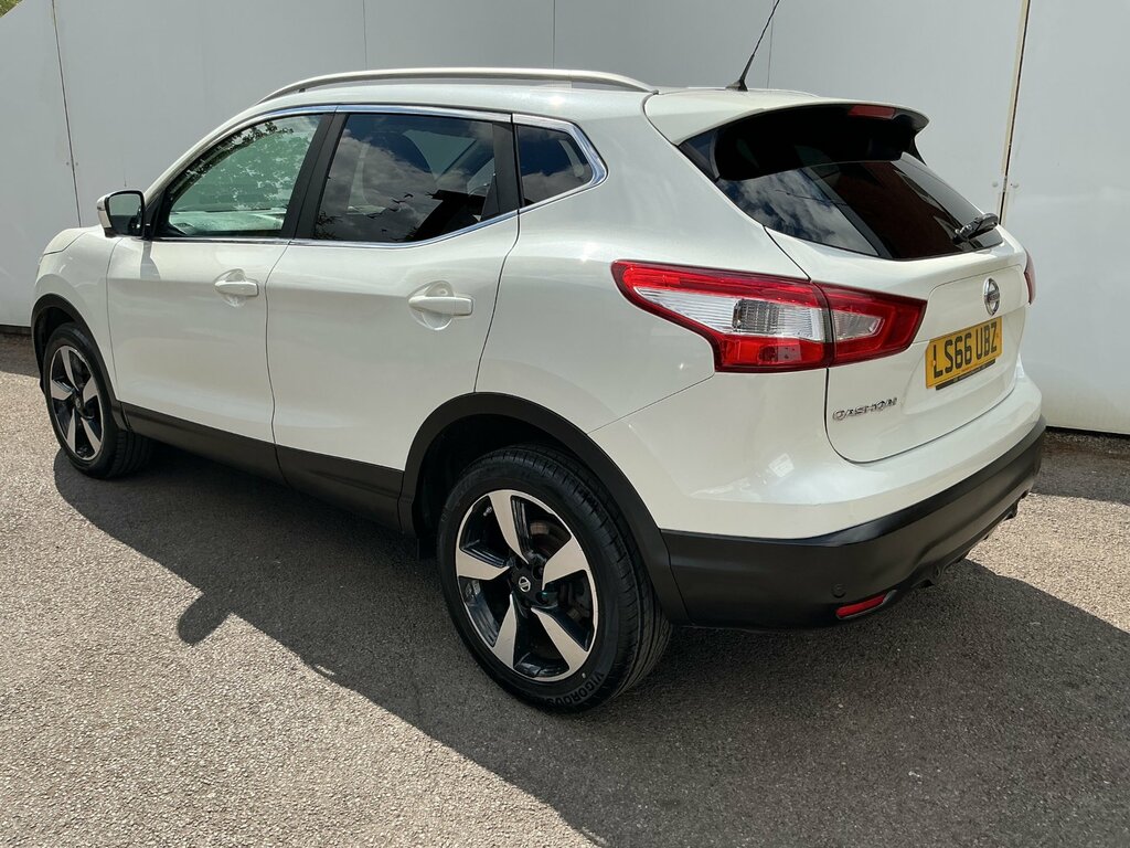 Nissan Qashqai 1.5 Dci N-connecta Suv 2Wd Euro White #6