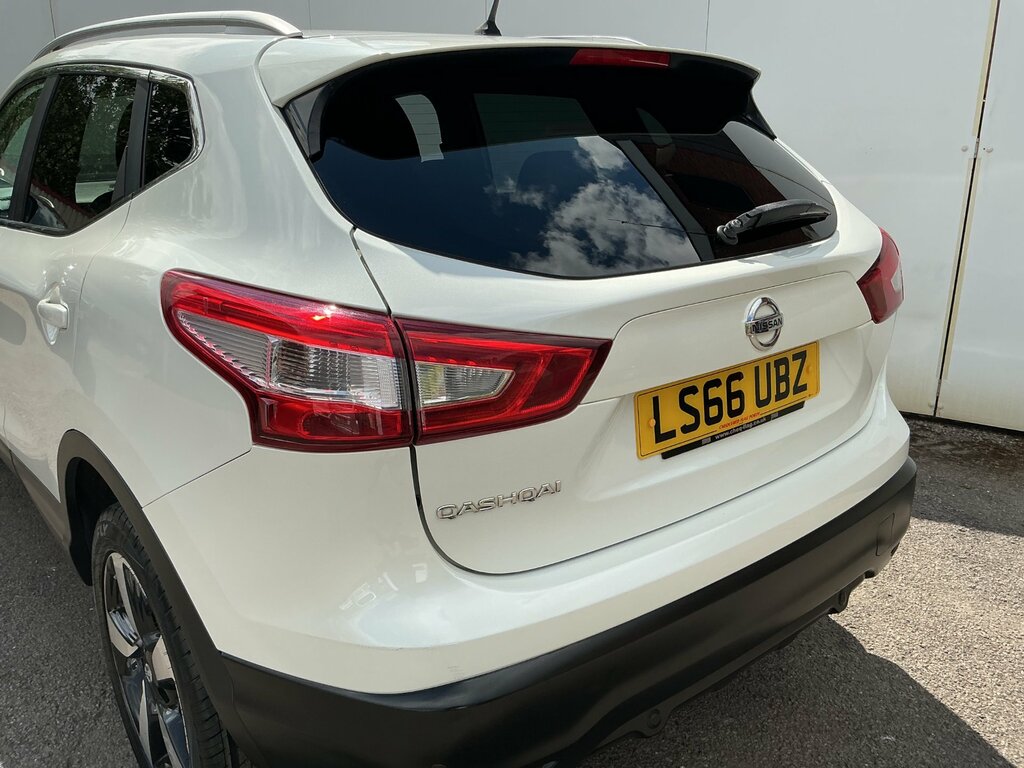 Nissan Qashqai 1.5 Dci N-connecta Suv 2Wd Euro White #5