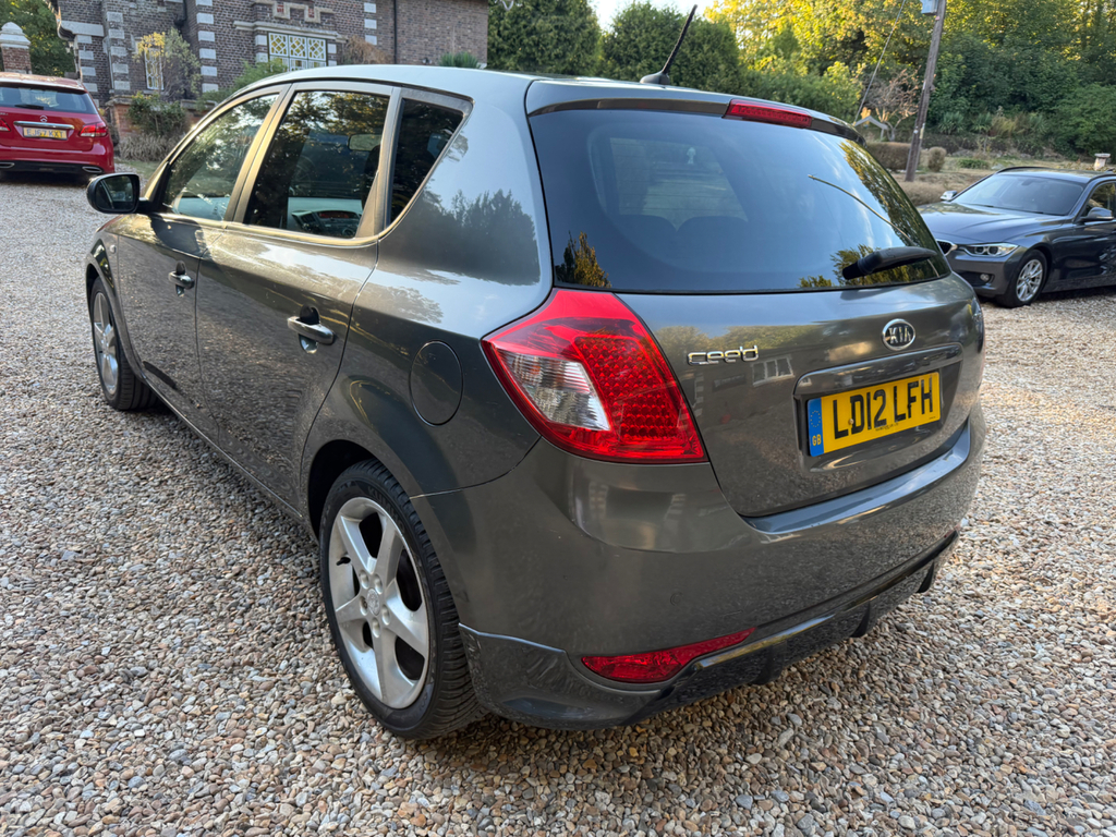 Kia Ceed 1.6 Crdi 3 Hatchback Euro 5 113 B #2
