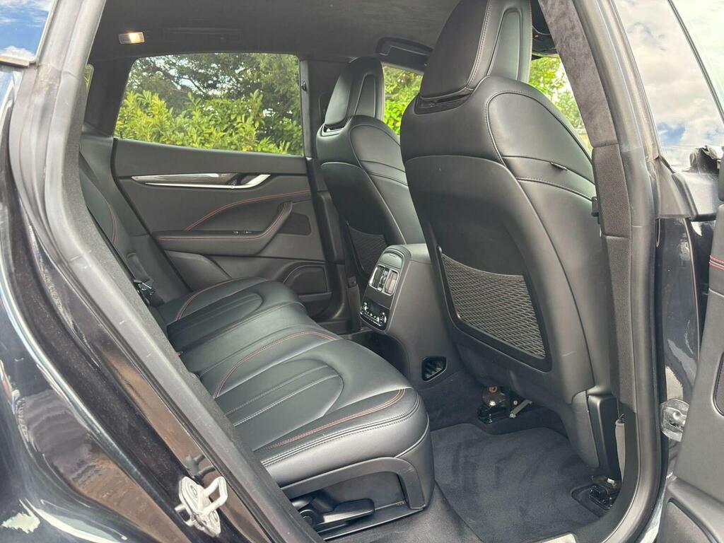 Maserati Levante Gransport S #9