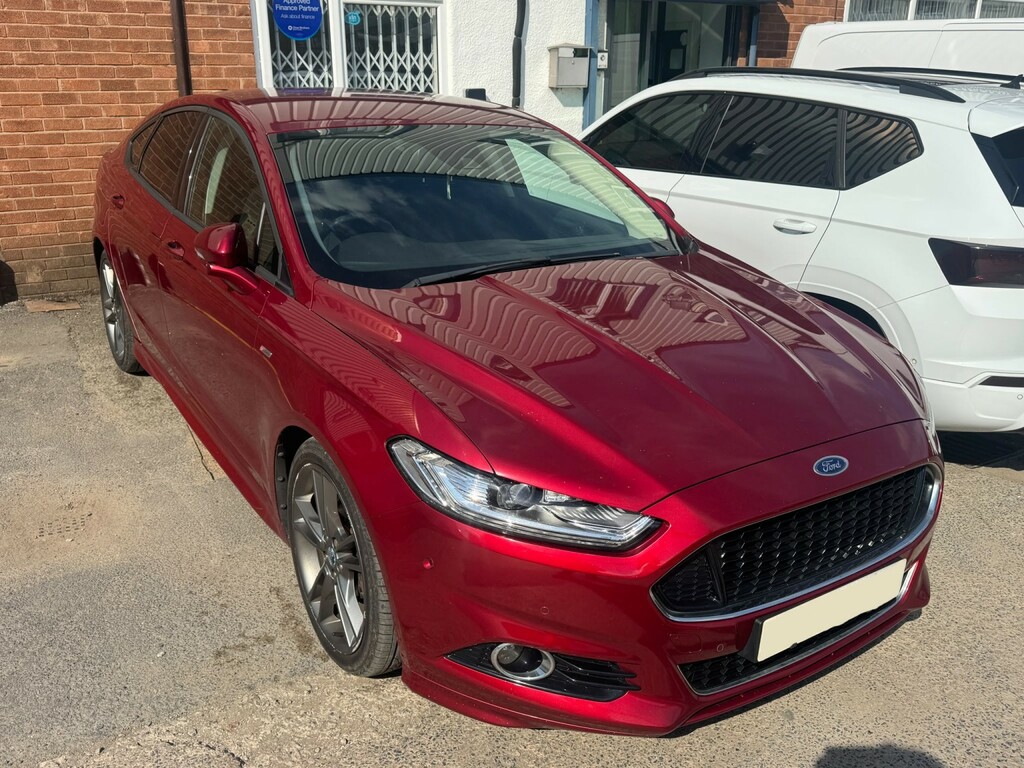 Ford Mondeo Hatchback 2.0 Tdci St-line 2017 Red