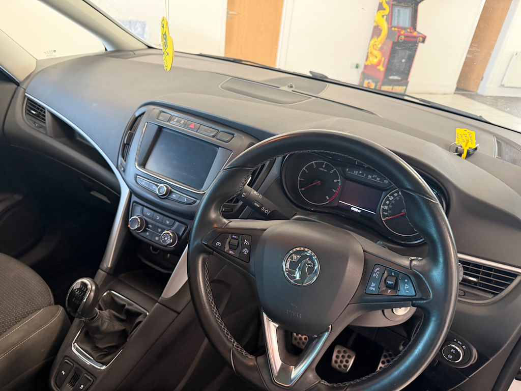 Vauxhall Zafira Tourer 1.4 L Sri White #5