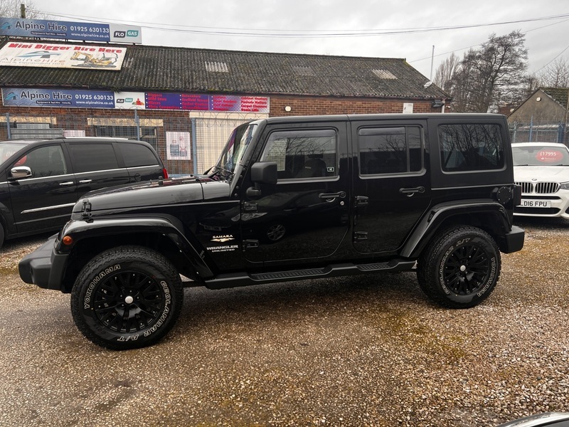 Jeep Wrangler 2.8 Crd Sahara Suv Black #3
