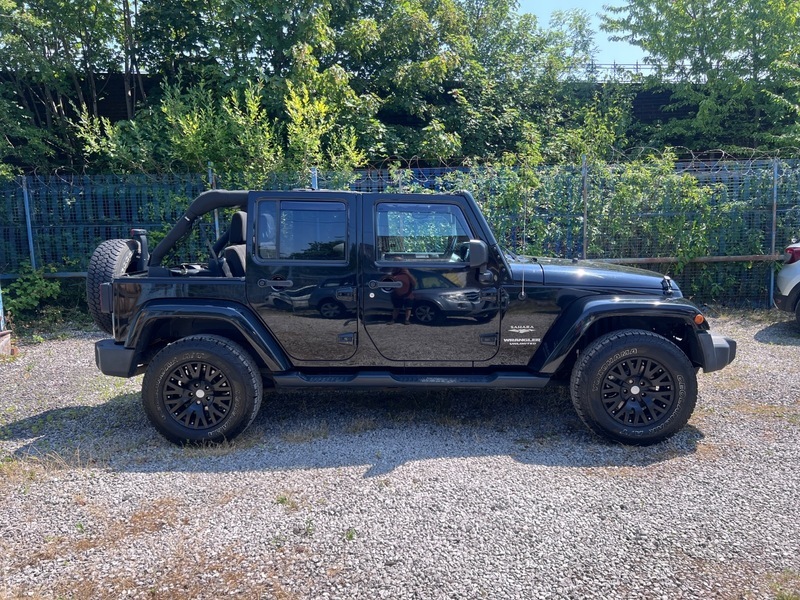Jeep Wrangler 2.8 Crd Sahara Suv Black #2
