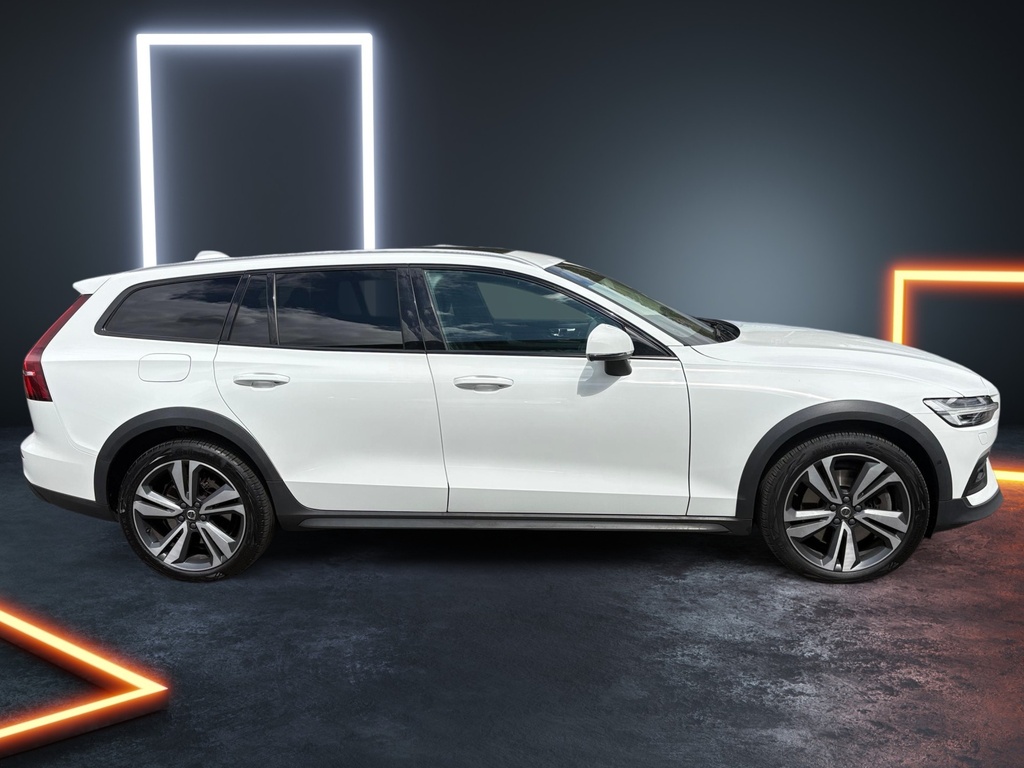 Volvo V60 Cross Country 2.0 B5p Cross Country Awd White #3