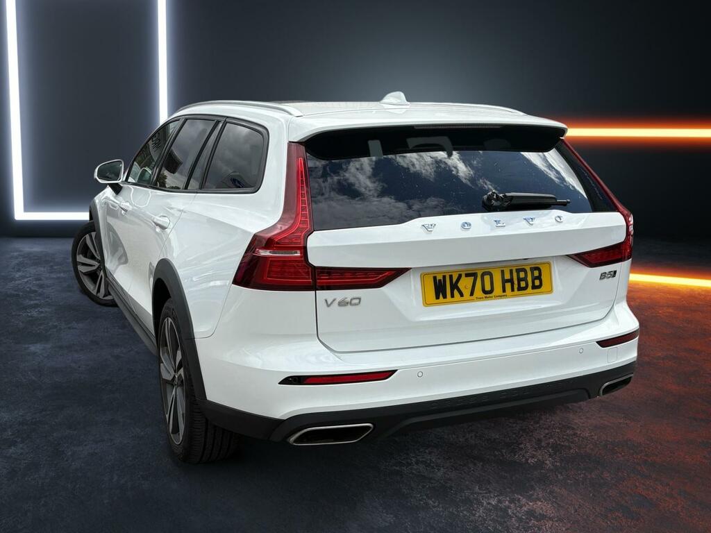 Volvo V60 Cross Country 2.0 B5p Cross Country Awd White #2