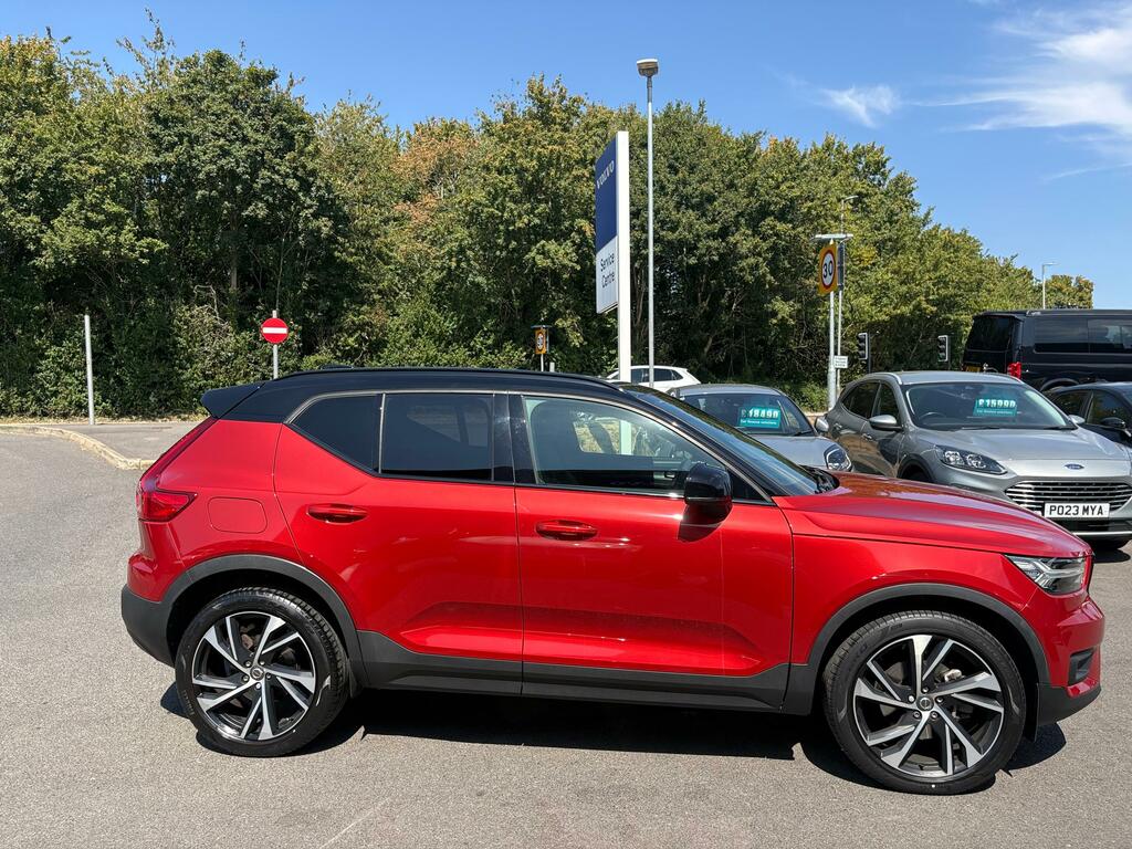 Volvo XC40 2.0 B4p R Design Pro Red #3