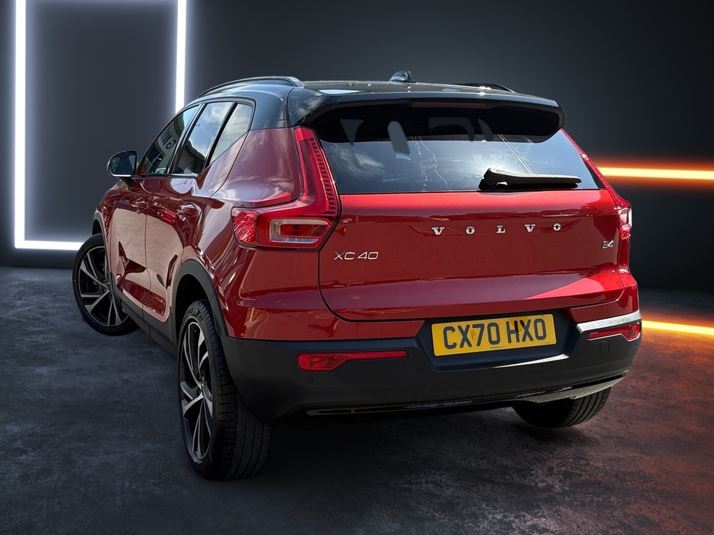 Volvo XC40 2.0 B4p R Design Pro Red #2