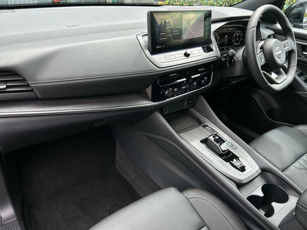 Nissan Qashqai Tekna Silver #2