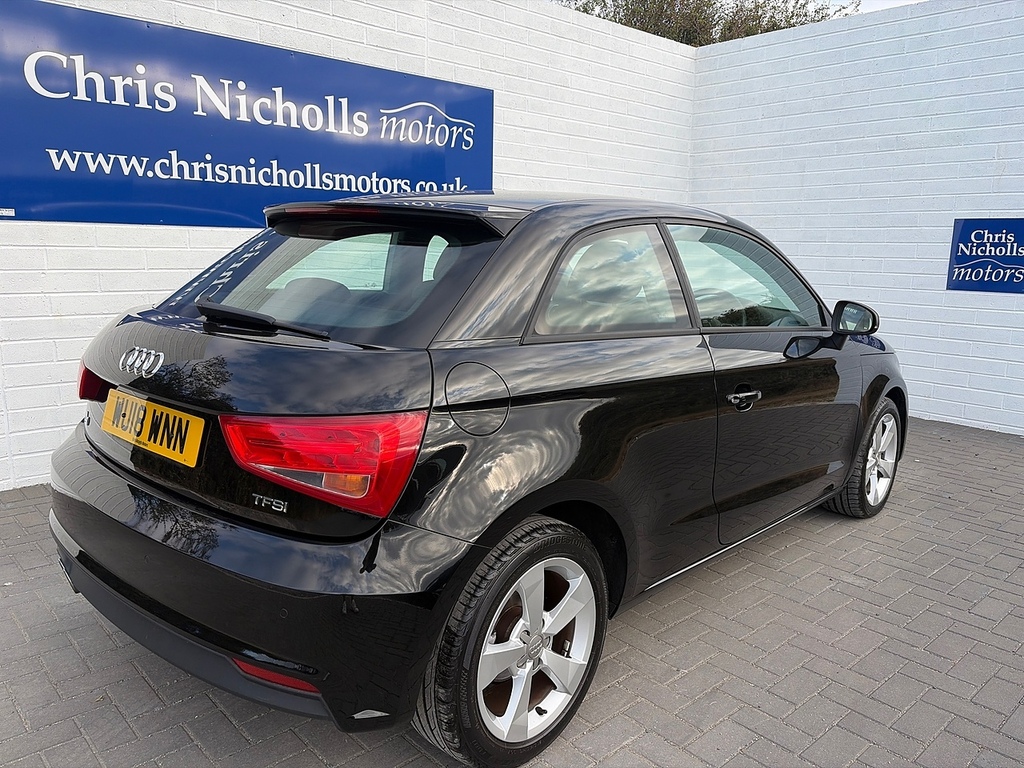Audi A1 Tfsi Sport Black #3